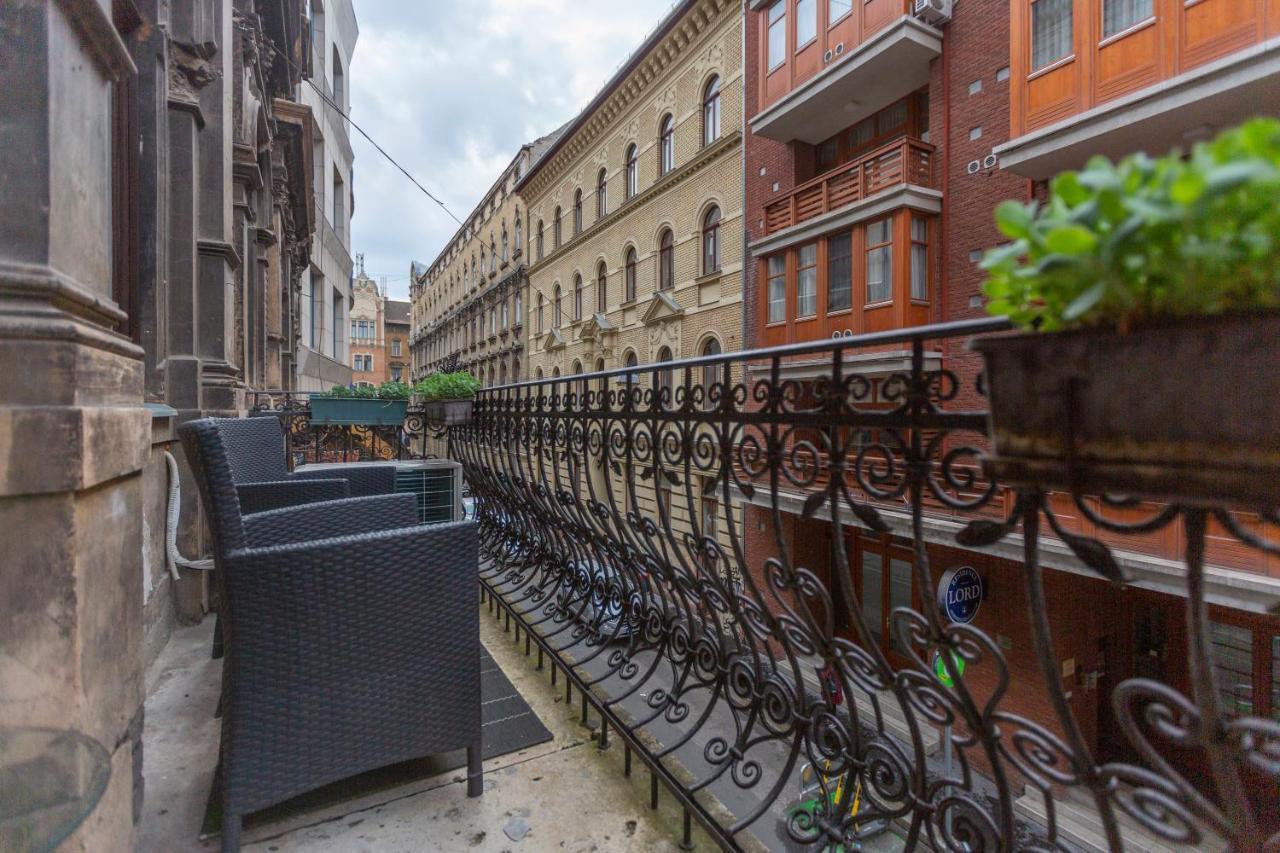 Spacious & Cozy Downtown Apartment With Balcony Budapest Kültér fotó