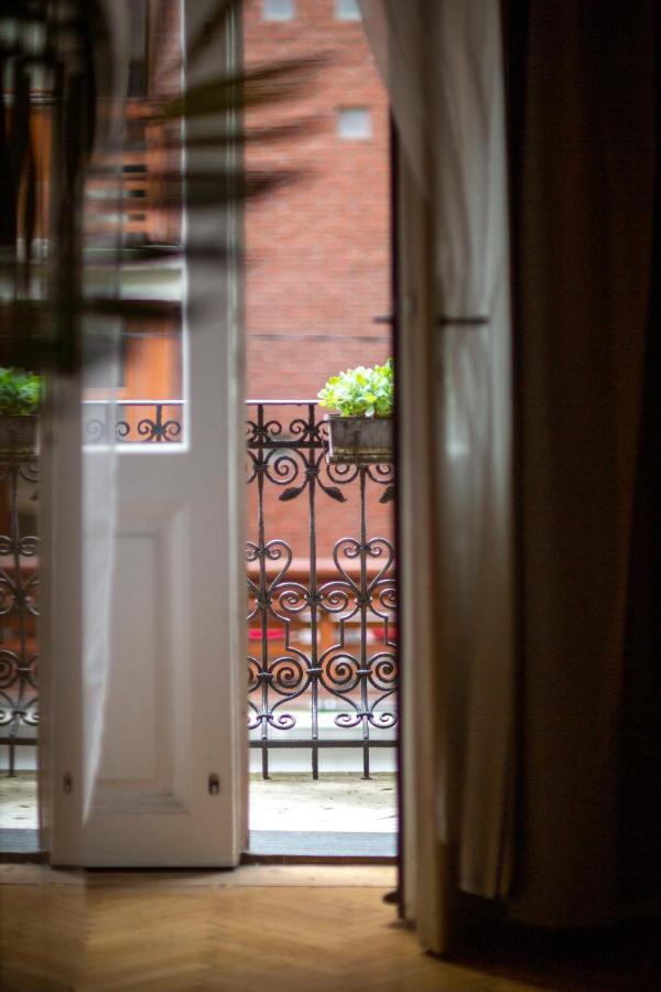 Spacious & Cozy Downtown Apartment With Balcony Budapest Kültér fotó
