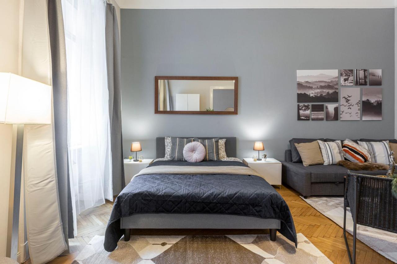 Spacious & Cozy Downtown Apartment With Balcony Budapest Kültér fotó