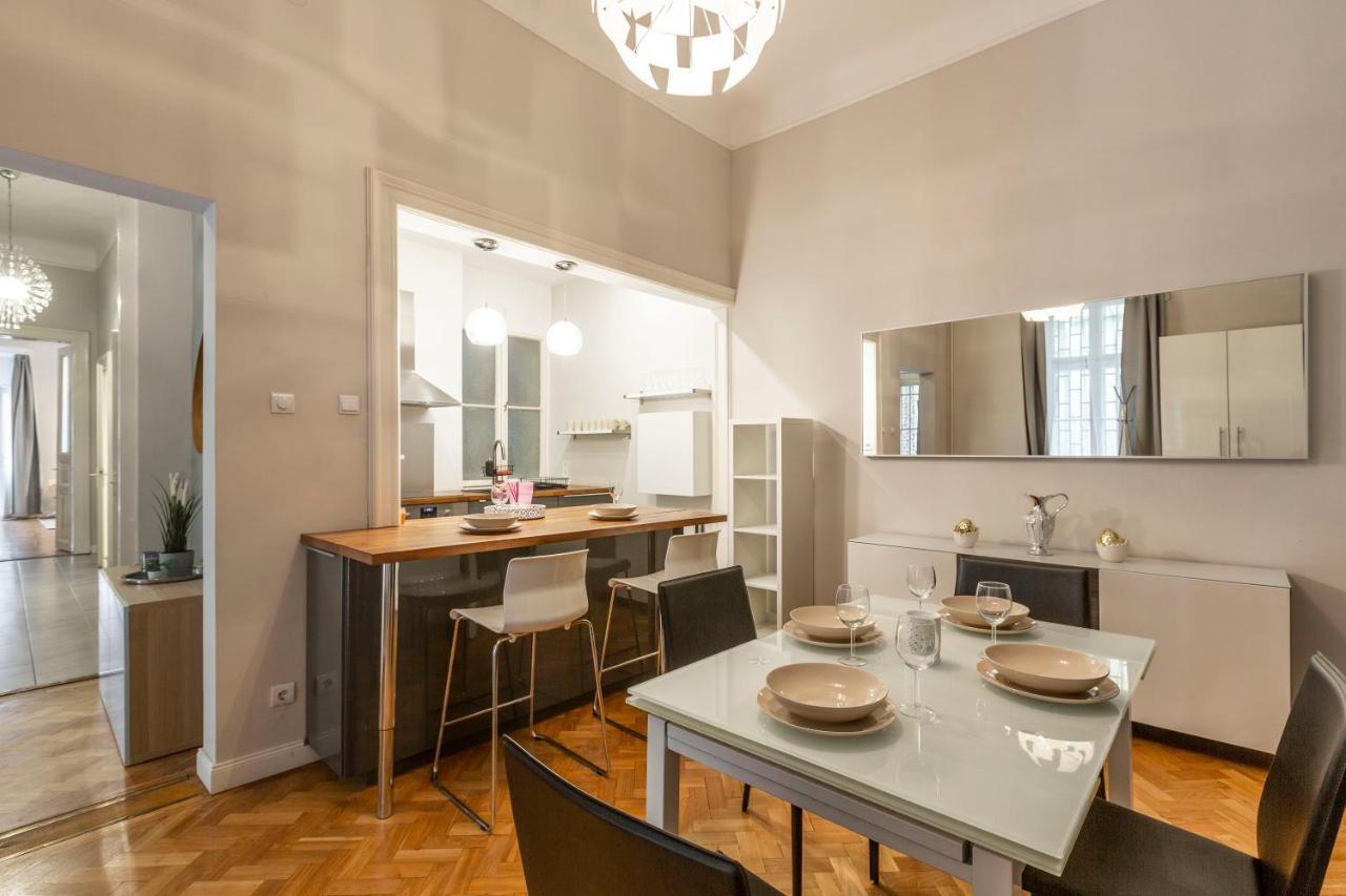 Spacious & Cozy Downtown Apartment With Balcony Budapest Kültér fotó