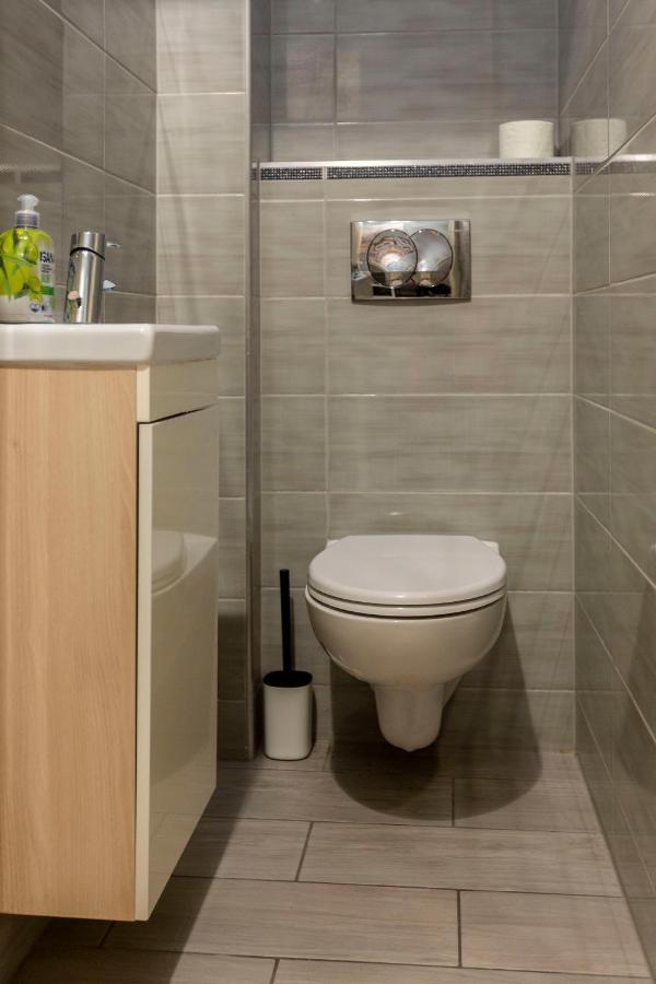 Spacious & Cozy Downtown Apartment With Balcony Budapest Kültér fotó