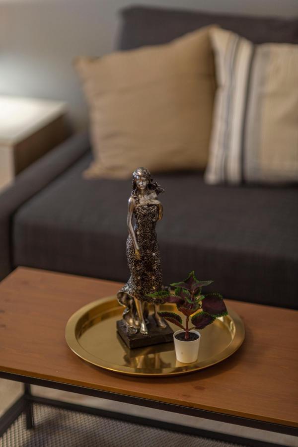 Spacious & Cozy Downtown Apartment With Balcony Budapest Kültér fotó