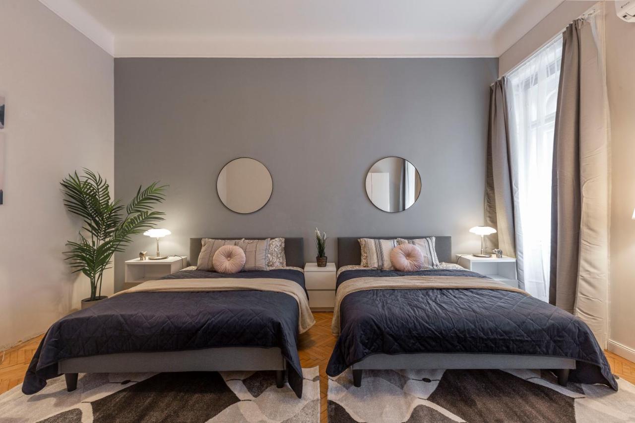 Spacious & Cozy Downtown Apartment With Balcony Budapest Kültér fotó
