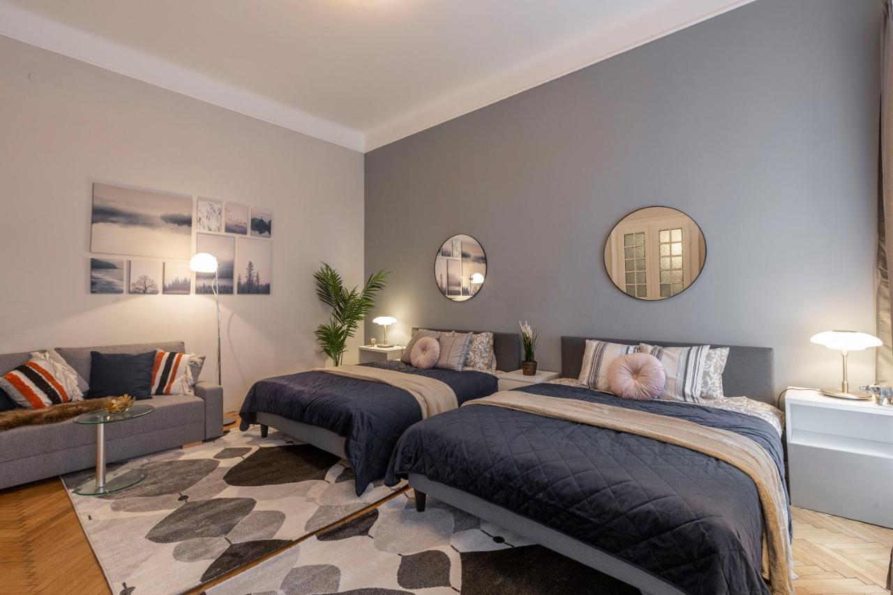 Spacious & Cozy Downtown Apartment With Balcony Budapest Kültér fotó