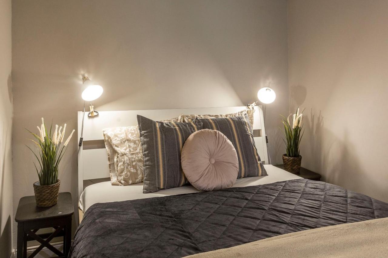 Spacious & Cozy Downtown Apartment With Balcony Budapest Kültér fotó