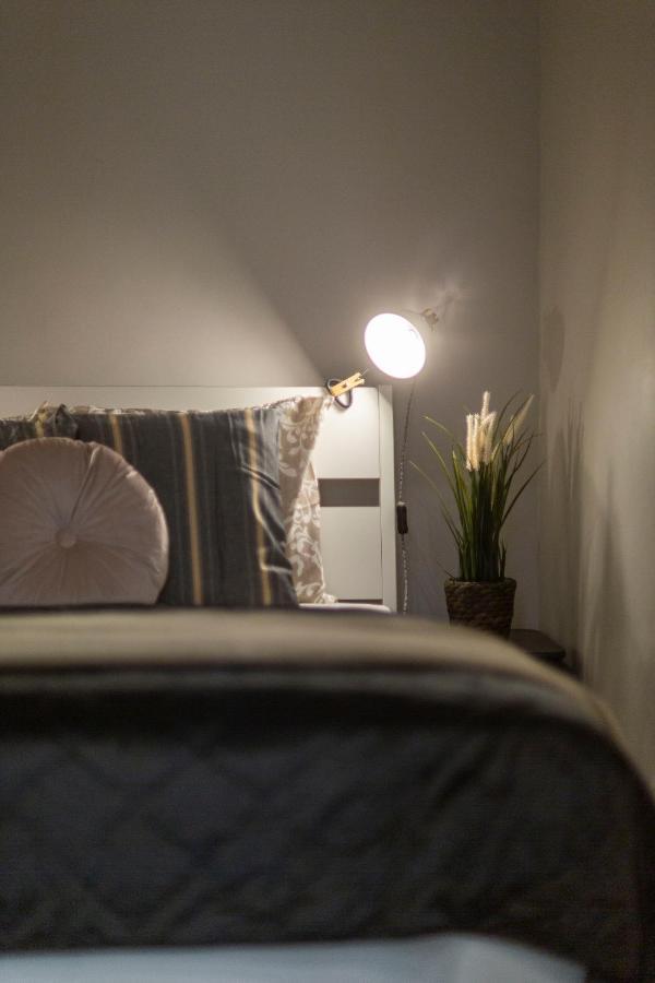 Spacious & Cozy Downtown Apartment With Balcony Budapest Kültér fotó